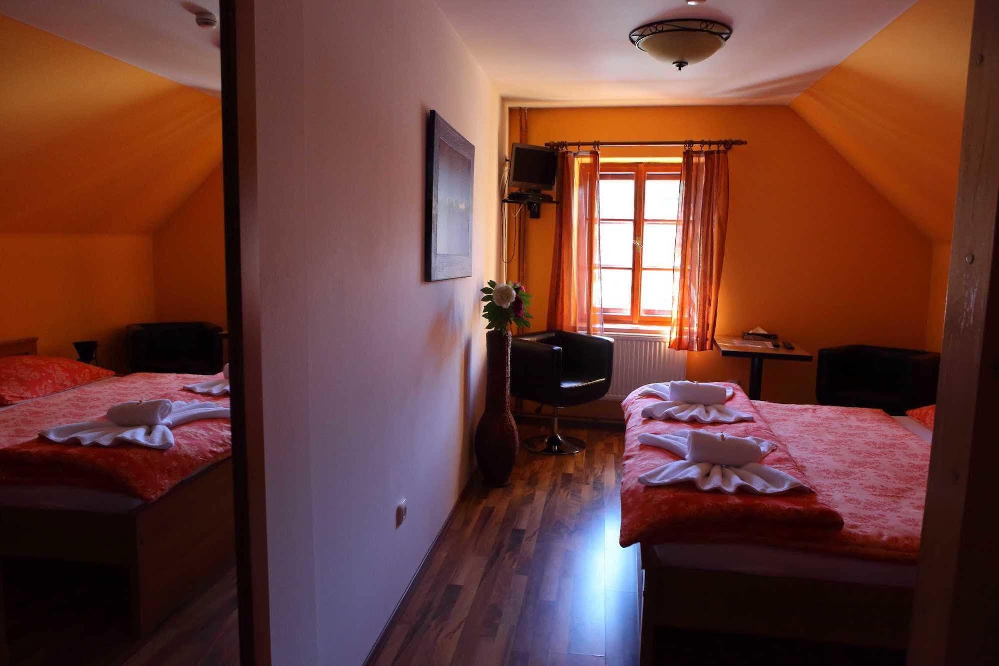 Hotel U Martina - Kocabka โรเช็มเบิร์ก นาด วัลตาวูว์ ภายนอก รูปภาพ